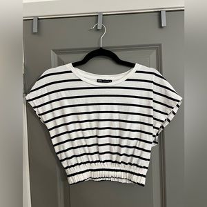 Zara. Black stripes. Wider armpit sleeves. Scrunch bottom. Size small